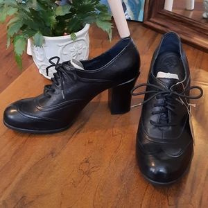 Born Black Leather Heeled Oxford 9.5